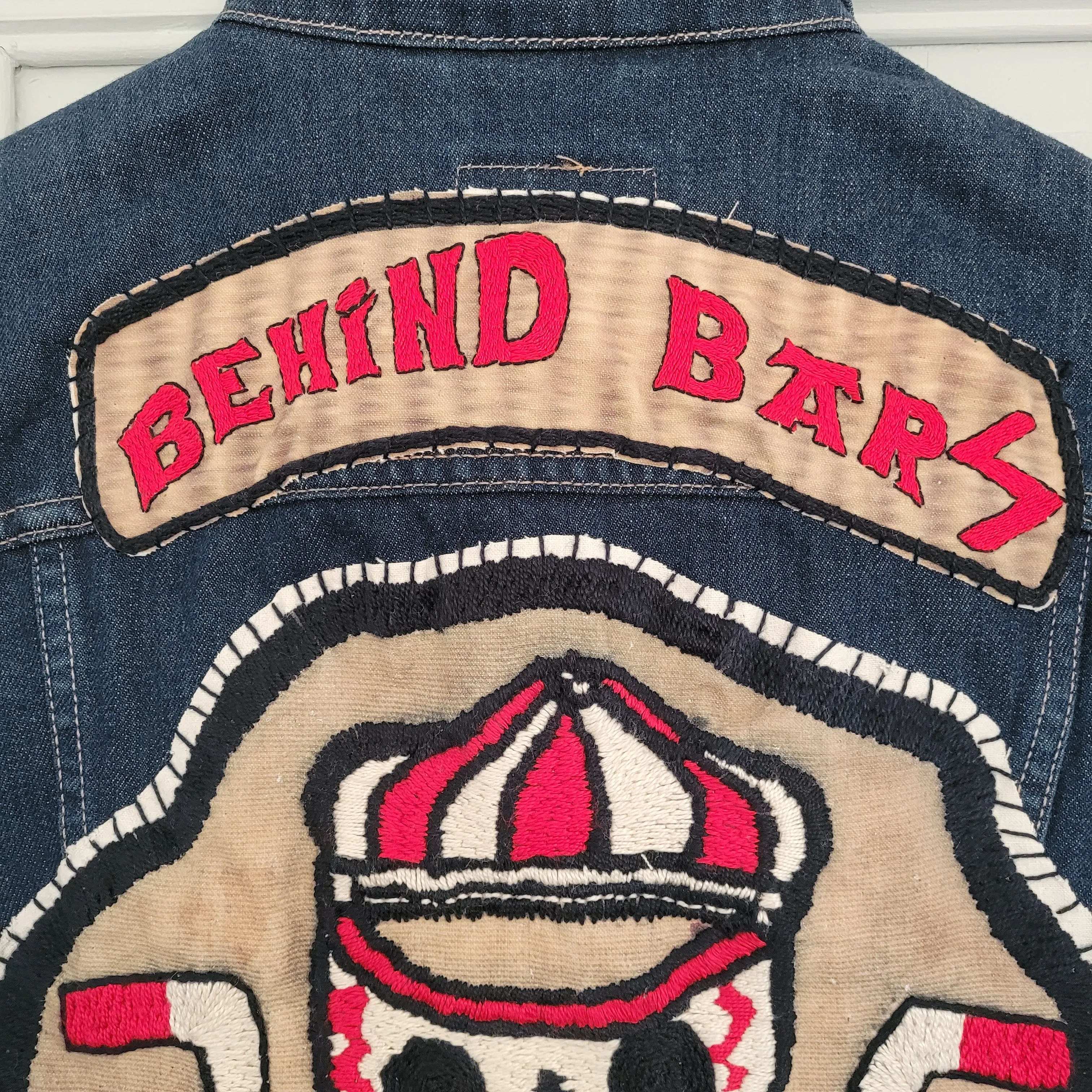 Behind bars chainstitched by hand Levi's Jacket/ Veste levis vintage brodée main et patchée