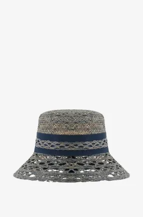 Chapeau cloche en raphia