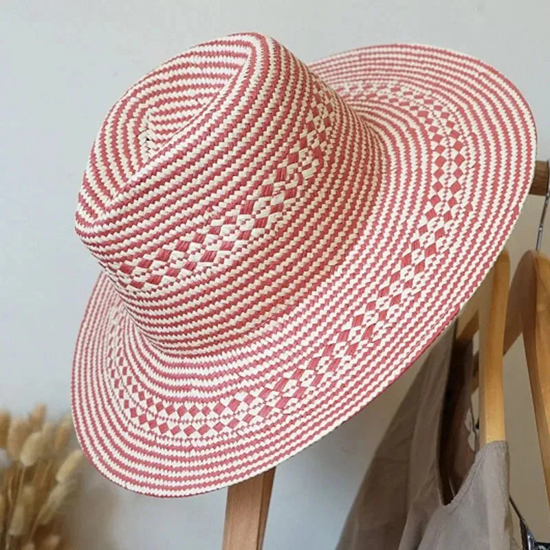 Chapeau de paille rose