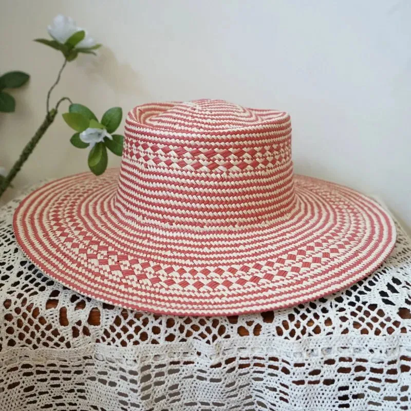 Chapeau de paille rose