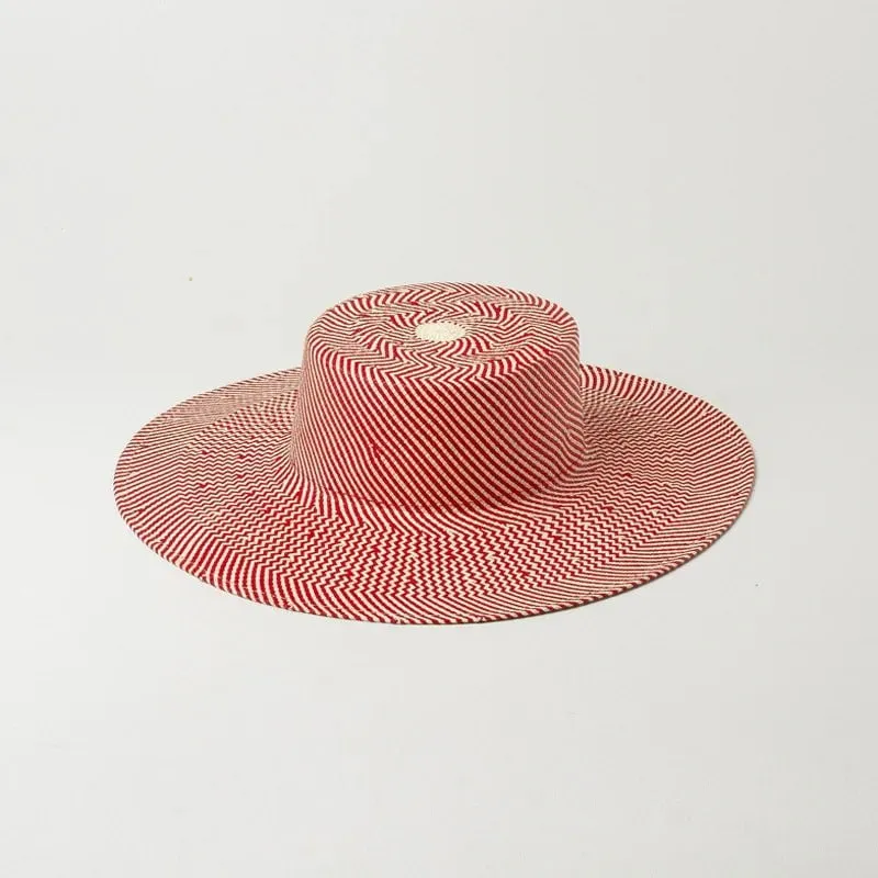 Chapeau de paille tissé à rayures rouges