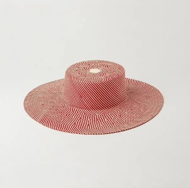 Chapeau de paille tissé à rayures rouges