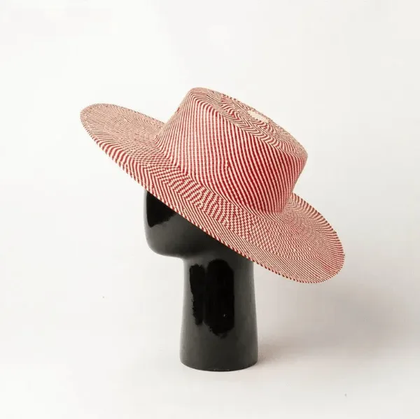 Chapeau de paille tissé à rayures rouges