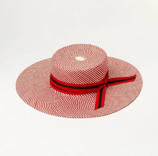 Chapeau de paille tissé à rayures rouges