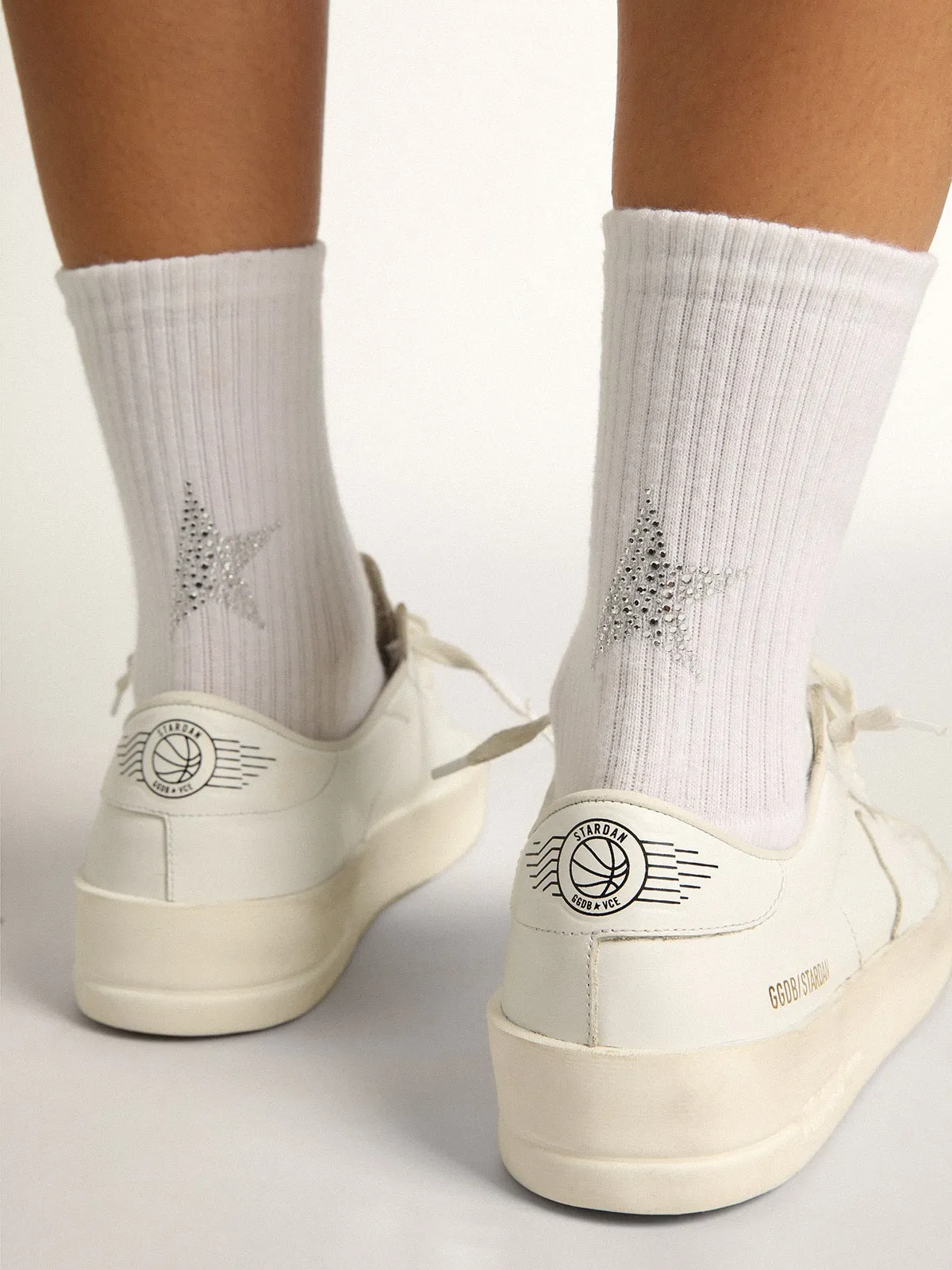 Chaussettes blanches avec étoile en cristaux à l’arrière | Golden Goose