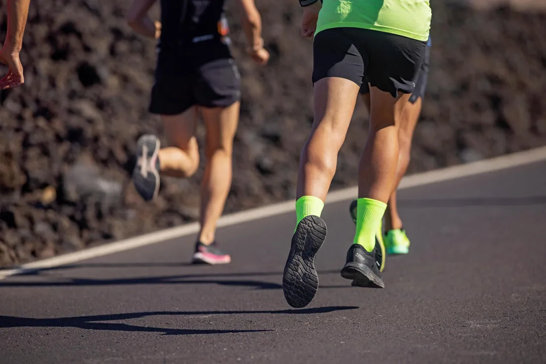 CHAUSSETTES DE RUNNING RUN900 FINES MI-MOLLET NOIRES