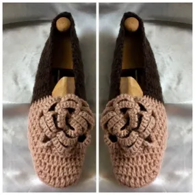 Chaussons ballerines  au crochet acrylique avec décor grande rose   pour femme