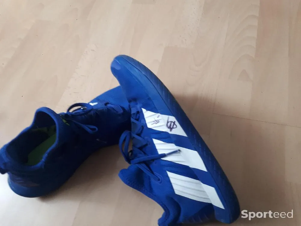 Chaussure de handball Adidas  d'occasion Ajouté le : 12/05/2023