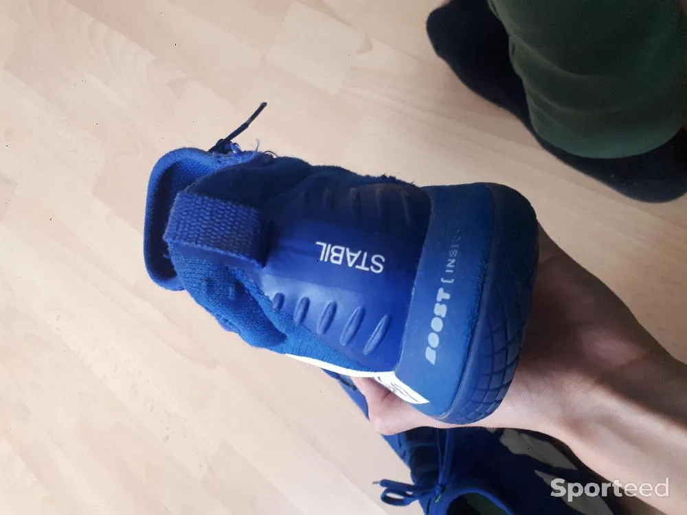 Chaussure de handball Adidas  d'occasion Ajouté le : 12/05/2023