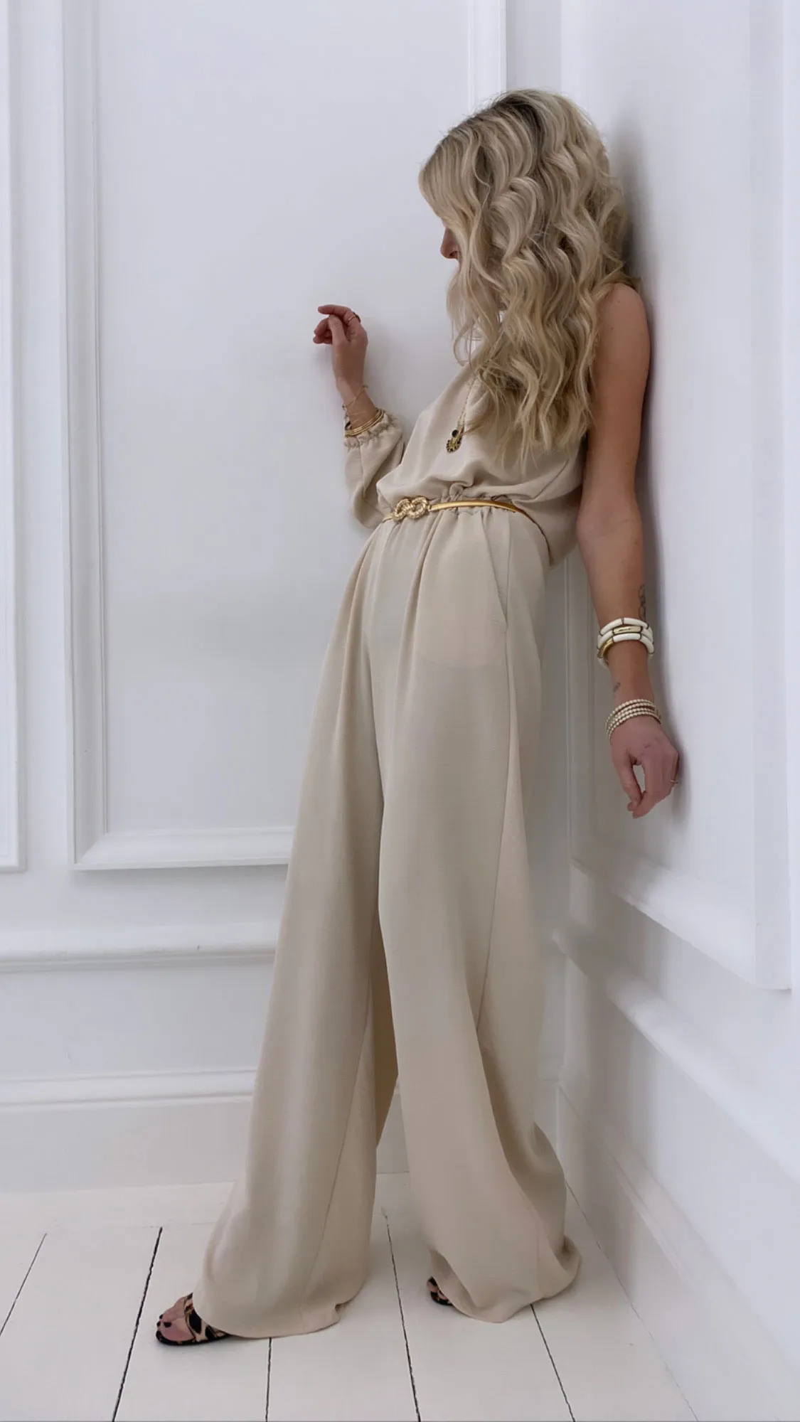 Combinaison beige asymétrique