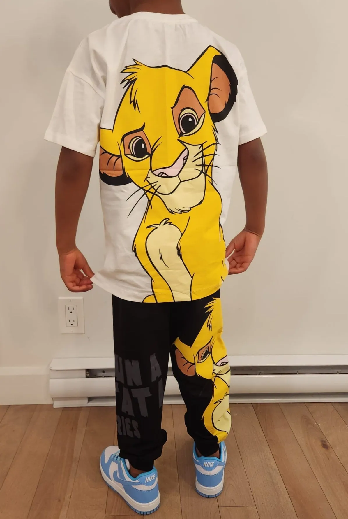 Ensemble 2 pièces pantalon jogging et t-shirt LION pour garon de 18 mois à 5 ans.