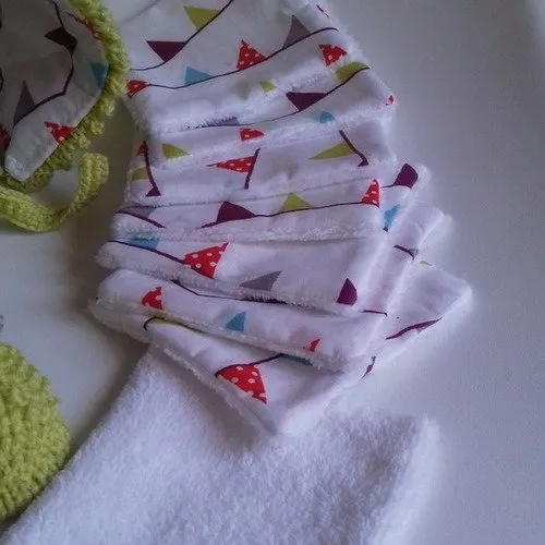 Ensemble naissance  béguin   et chaussons pour bébé  très mode  avec ses lingettes