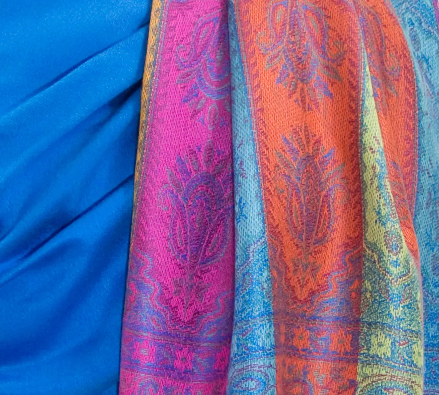 Etole pashmina bleu foncé tissage multicolores