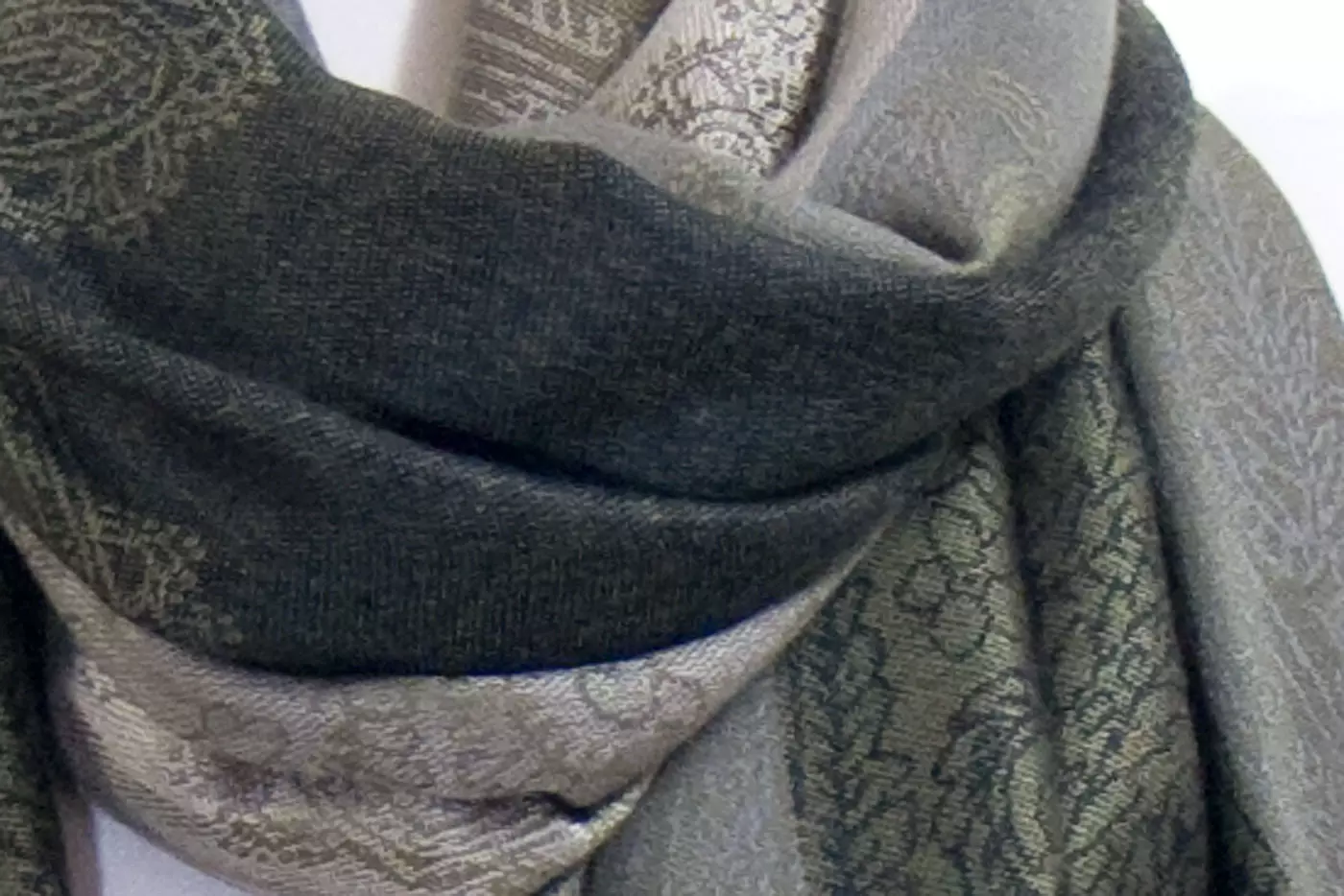 Etole pashmina vert rayures motifs cachemire