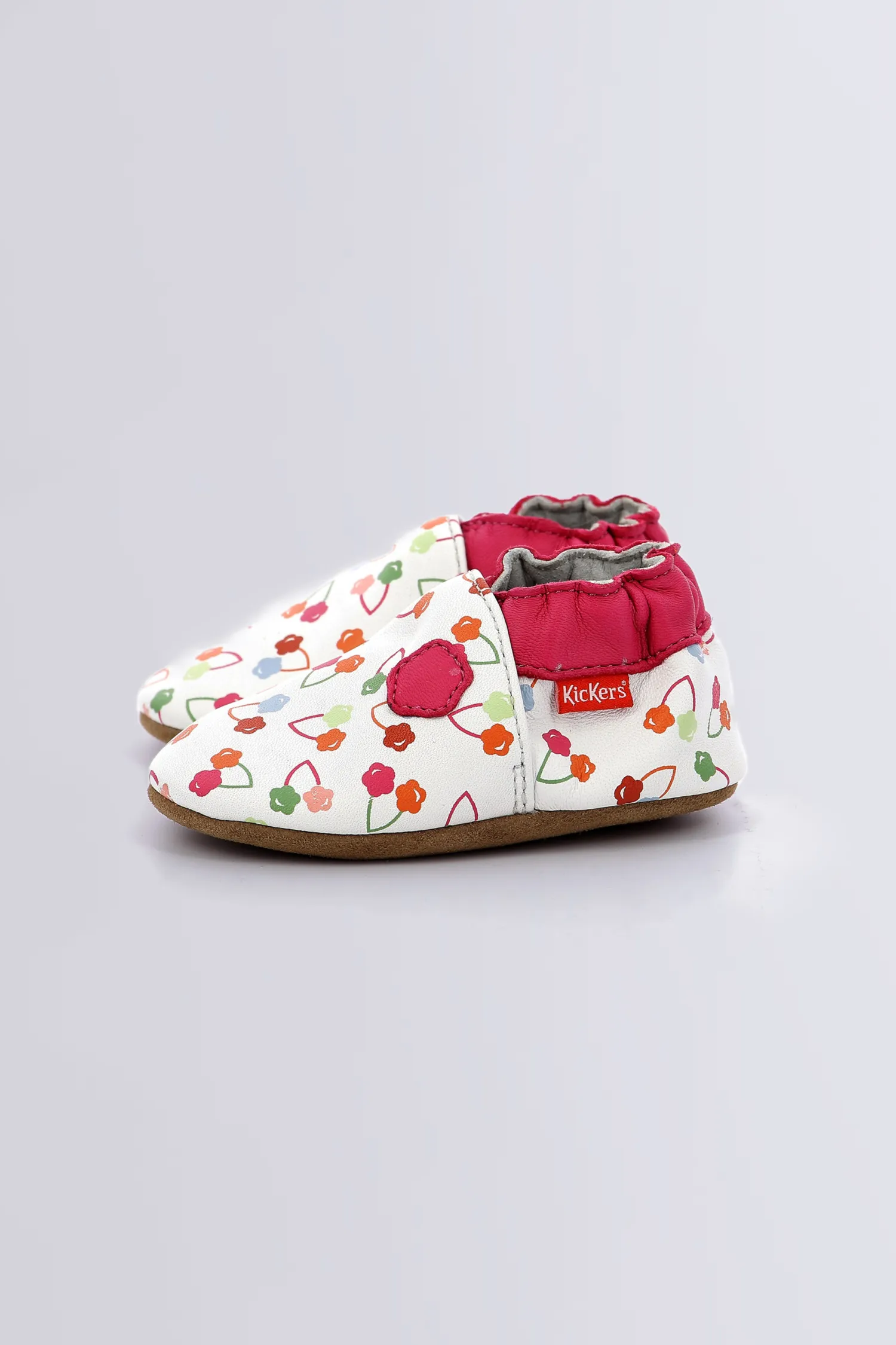 Kickbaby - Chaussons blancs pour bébé - Kickers © Site Officiel