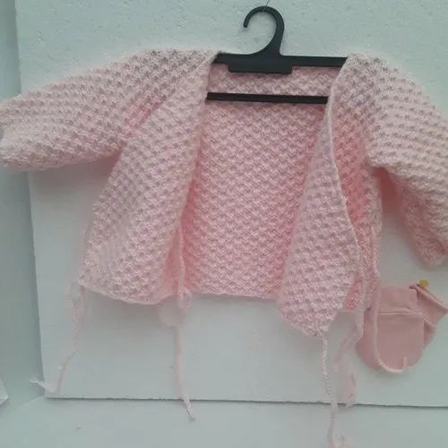 Lot naissance 3 mois , cache coeur , chaussons , moufles , doudou , tricot , rose