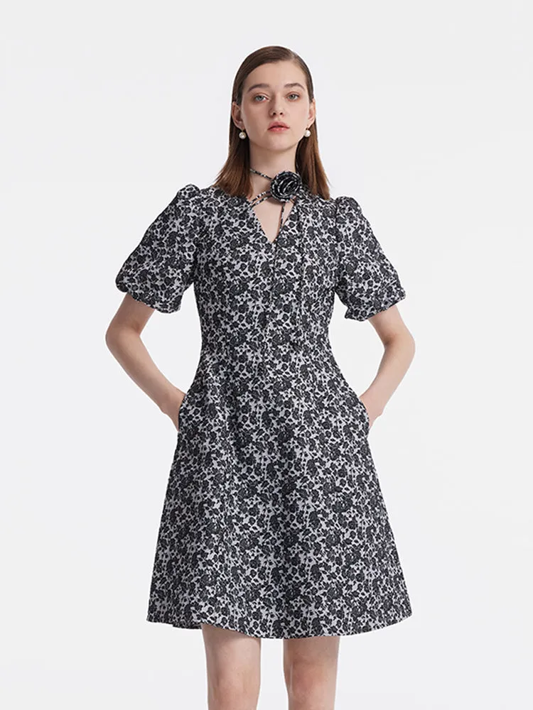 Mini-robe jacquard à manches bouffantes et col en V pour femme avec ce