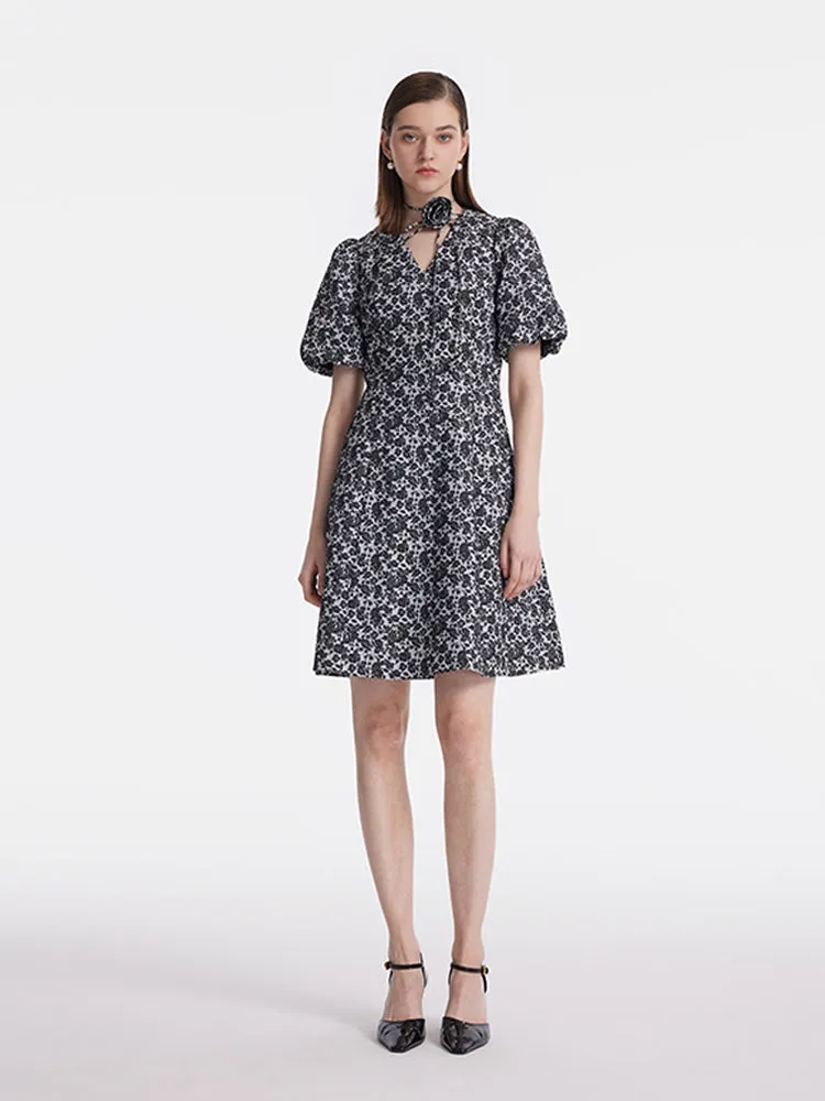 Mini-robe jacquard à manches bouffantes et col en V pour femme avec ce