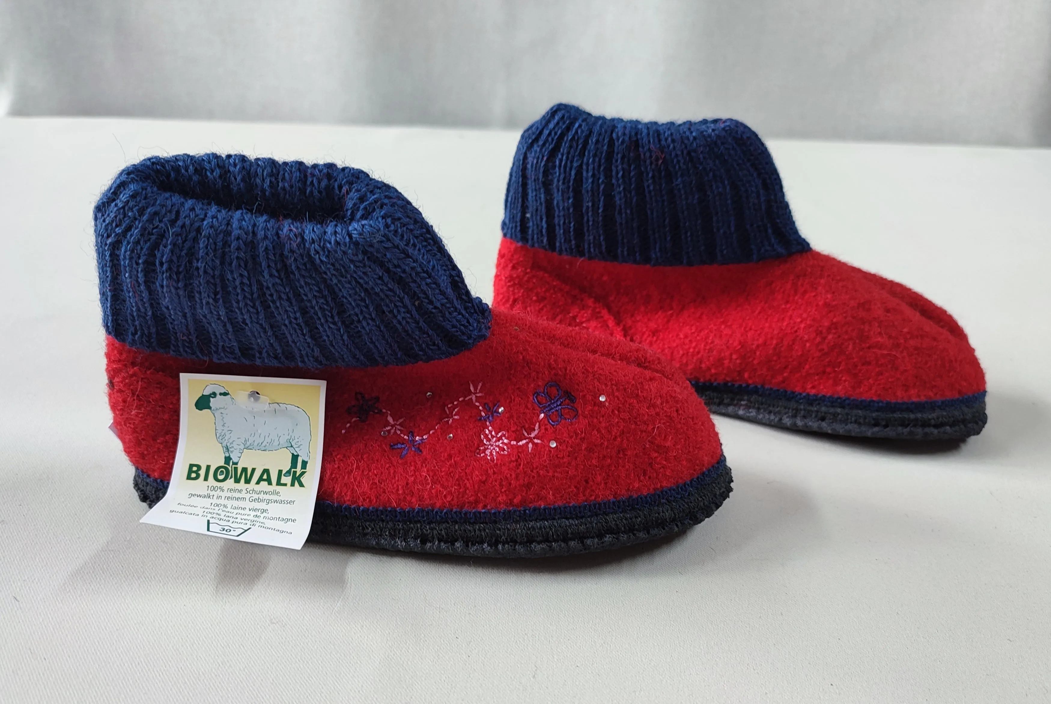 NEUF! Chaussons rouges et bleus à semelles noires, 100% laine vierge, Biowalk, 31