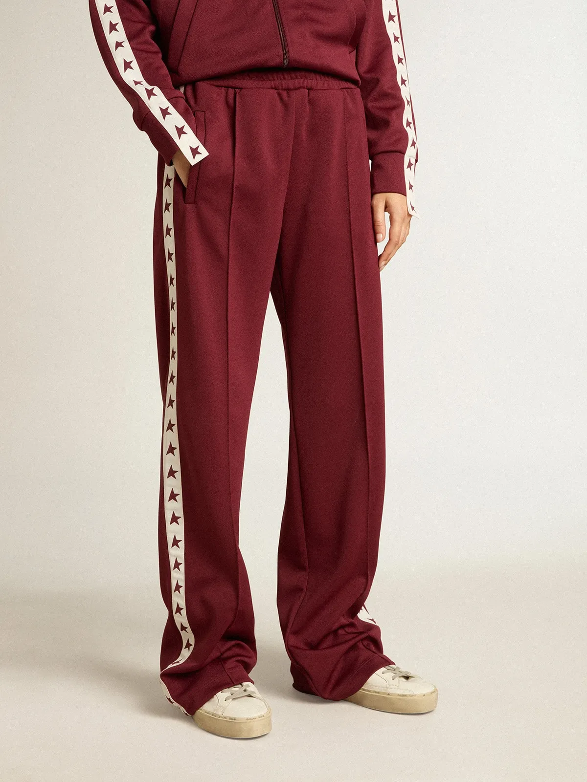 Pantalon de jogging bordeaux pour femme avec étoiles sur les côtés | Golden Goose