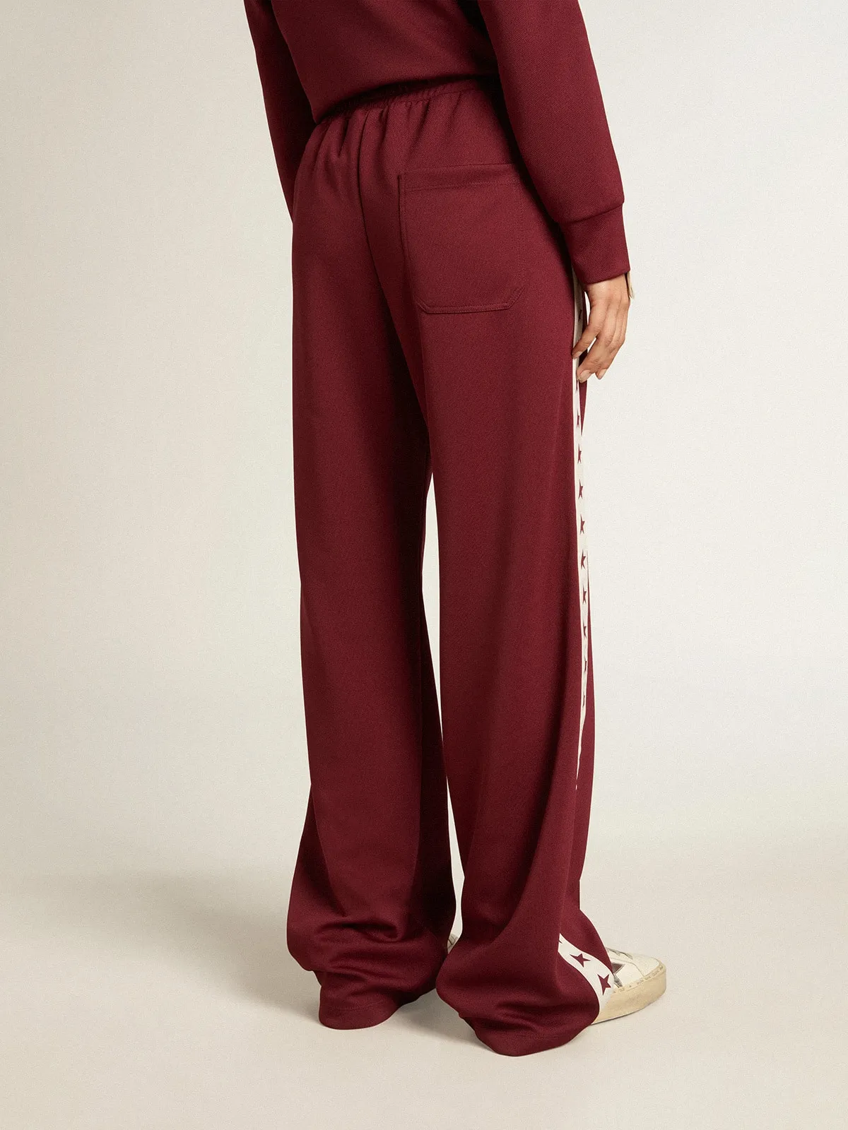 Pantalon de jogging bordeaux pour femme avec étoiles sur les côtés | Golden Goose