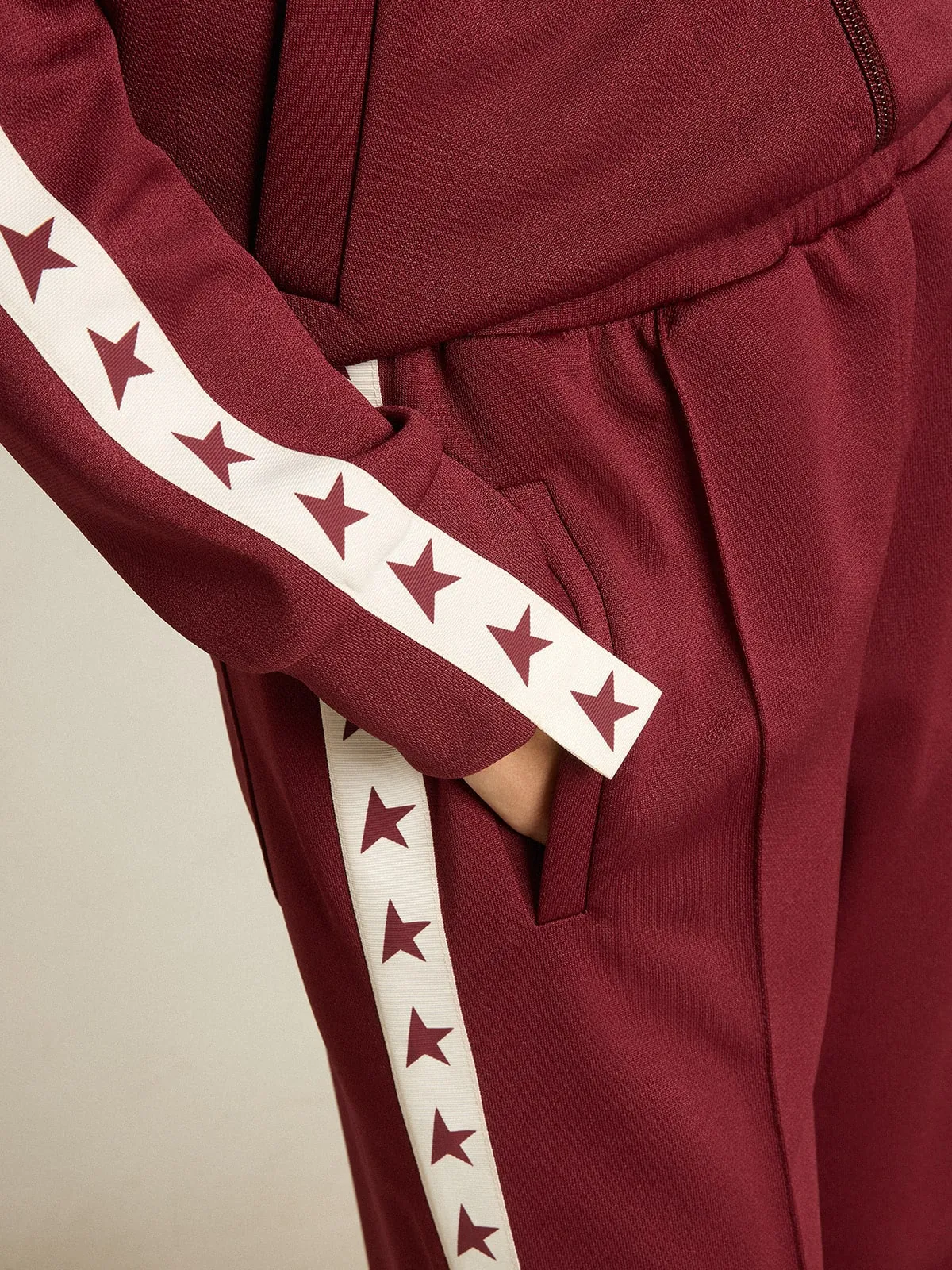 Pantalon de jogging bordeaux pour femme avec étoiles sur les côtés | Golden Goose