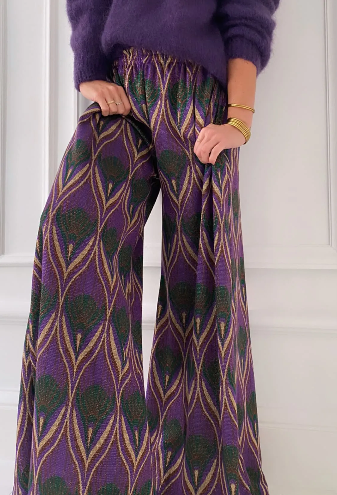 Pantalon violet irisé à motifs