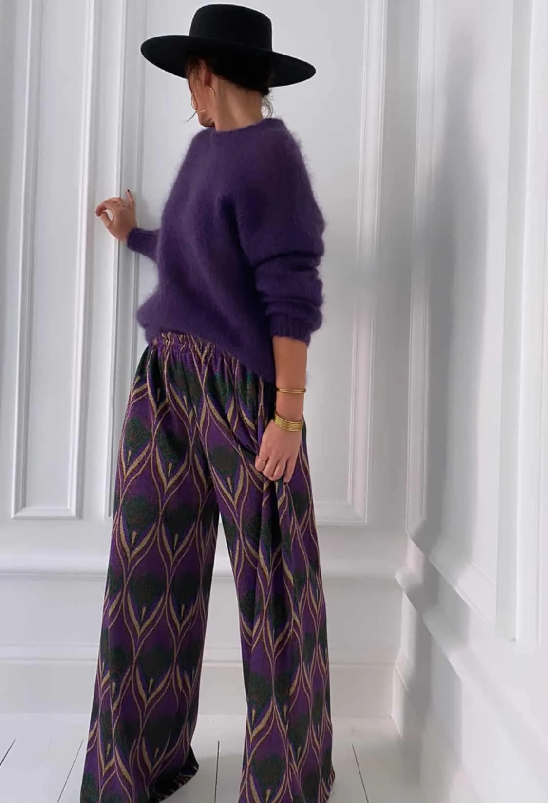 Pantalon violet irisé à motifs