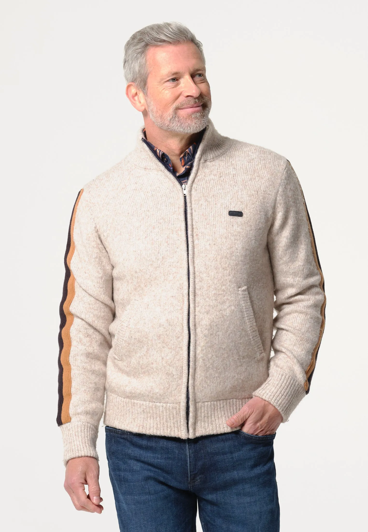 Pull homme beige avec manches lignées