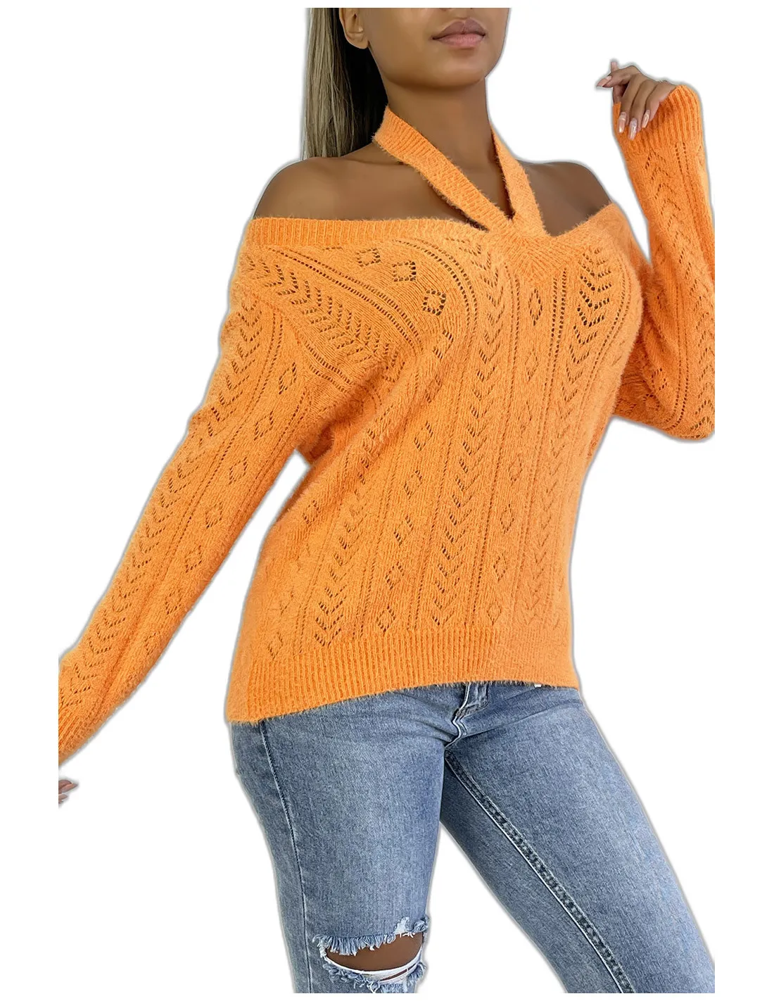 Pull orange vitaminé tout doux à épaules dénudée et détails ajourés pointelle.