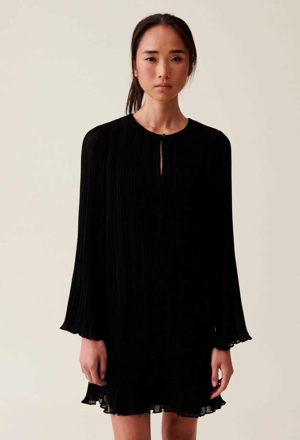 Robe courte plissée manches longues | Claudie FR