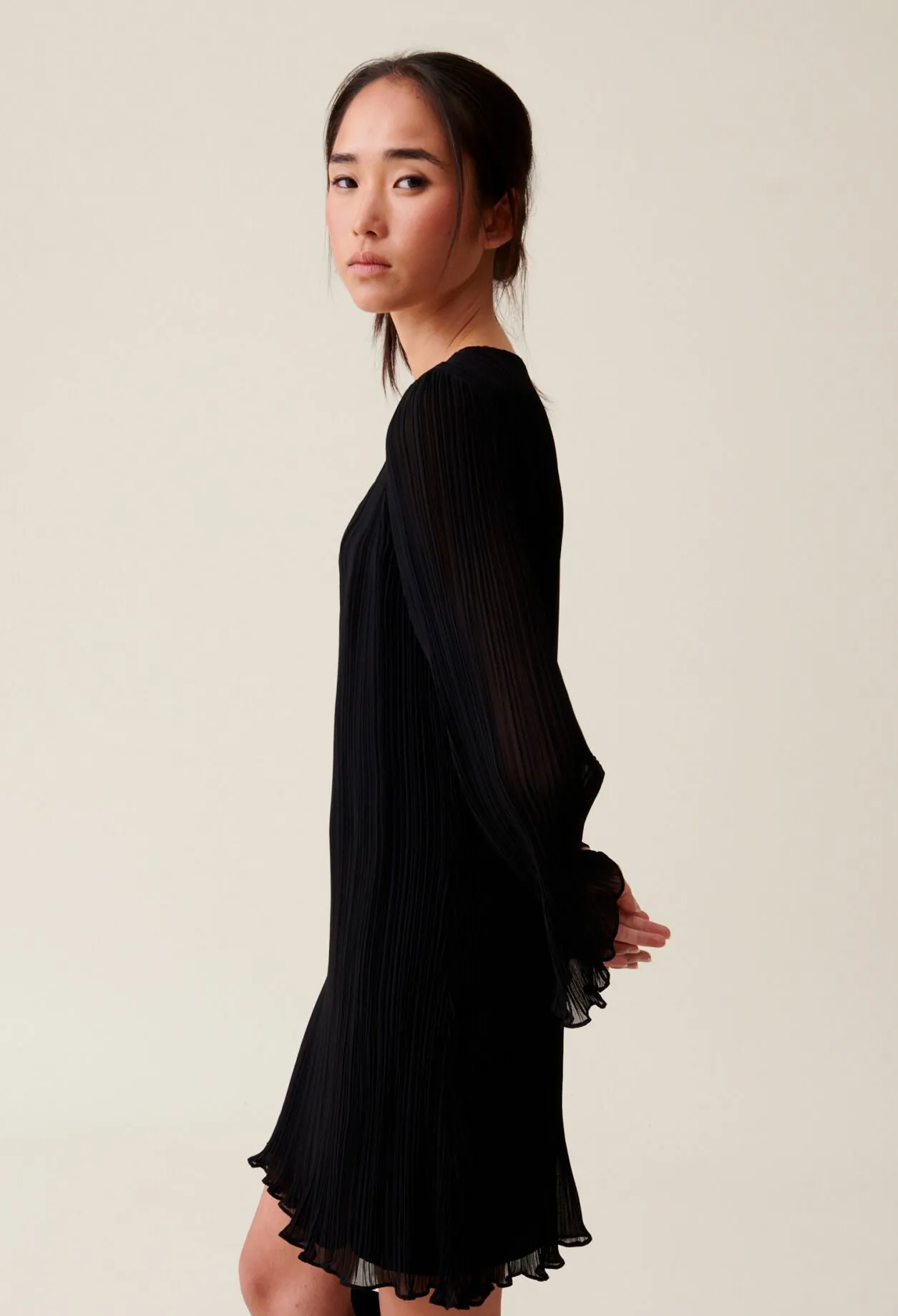 Robe courte plissée manches longues | Claudie FR