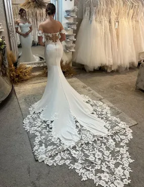 Robe de mariée sirène ivoire à épaules nues avec appliques