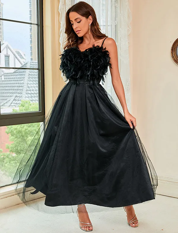 Robe de soirée en maille noire ornée de strass