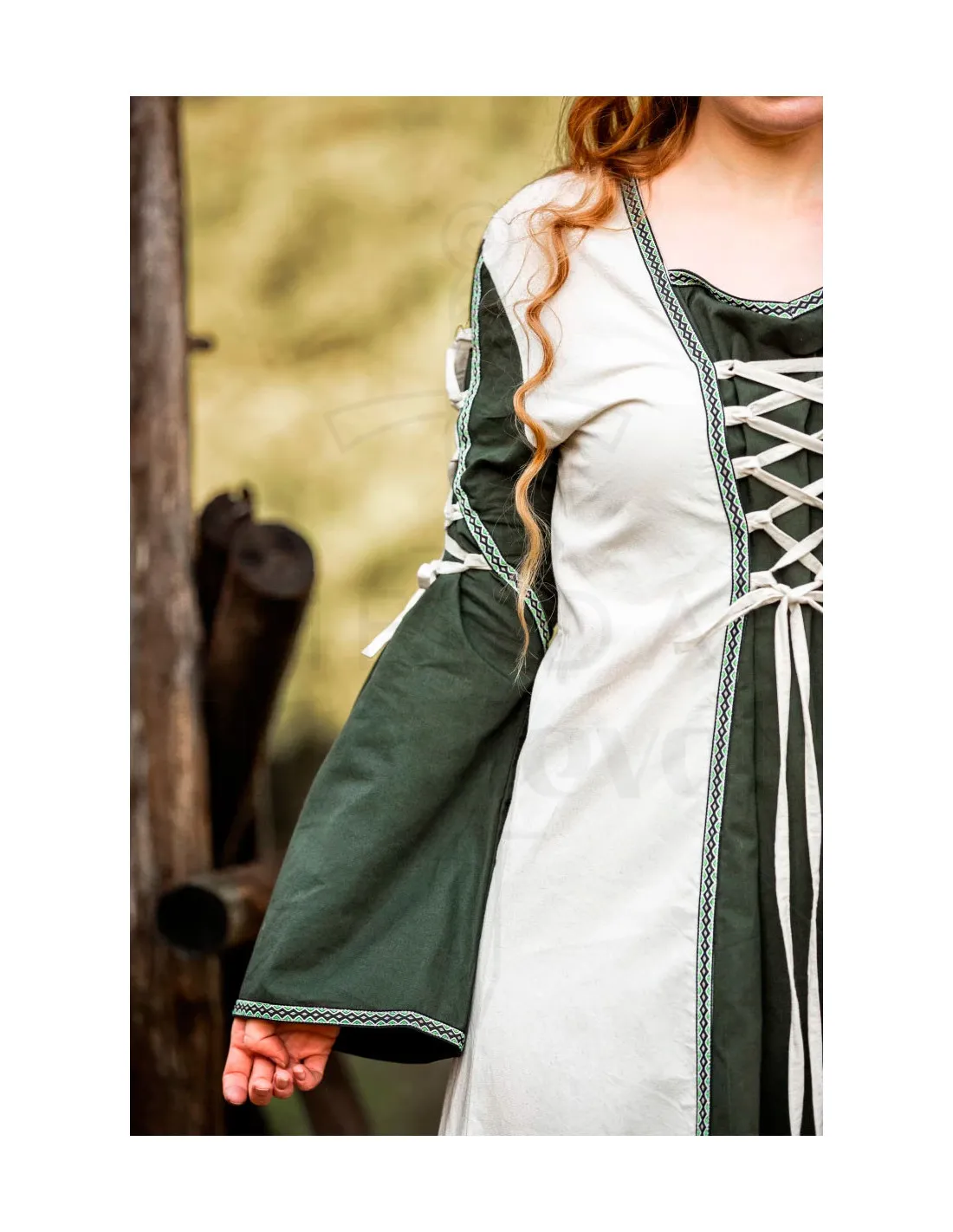 Robe médiévale modèle Amalia, vert naturel ⚔️ Boutique Épées