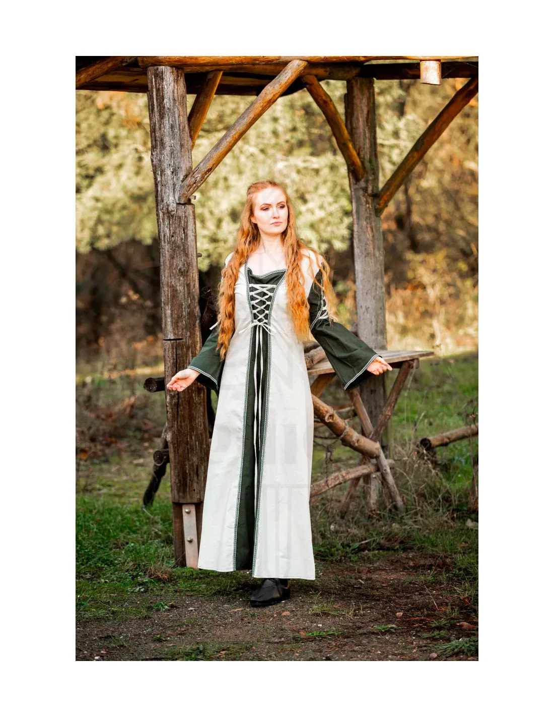 Robe médiévale modèle Amalia, vert naturel ⚔️ Boutique Épées