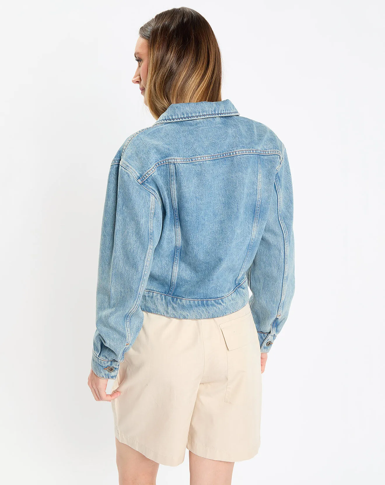 Veste en jean courte à boutons bleue